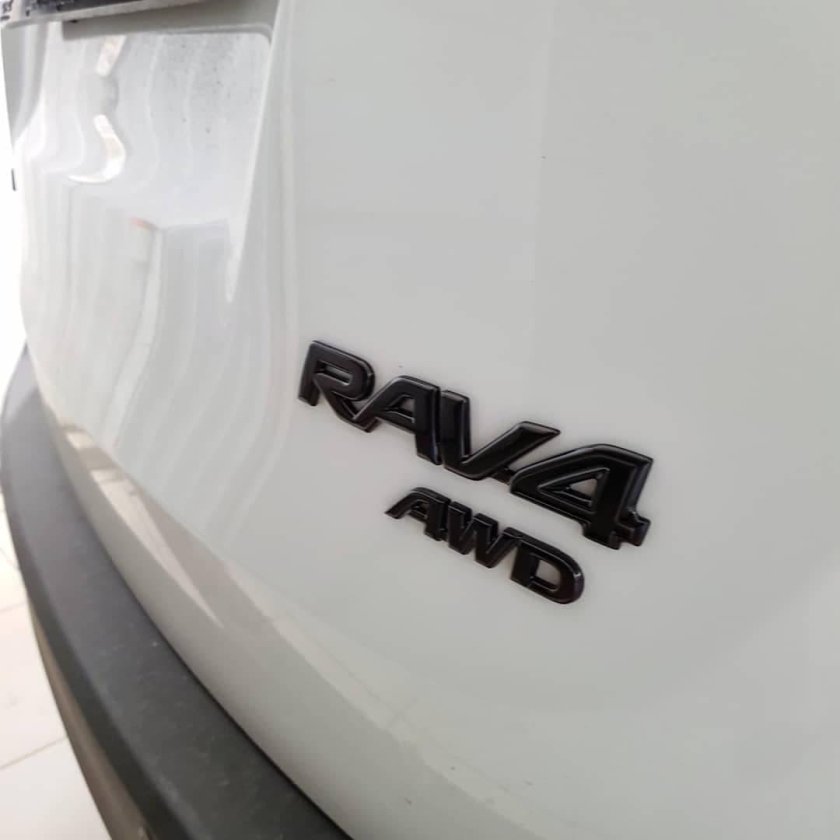 Шильдики Toyota rav4