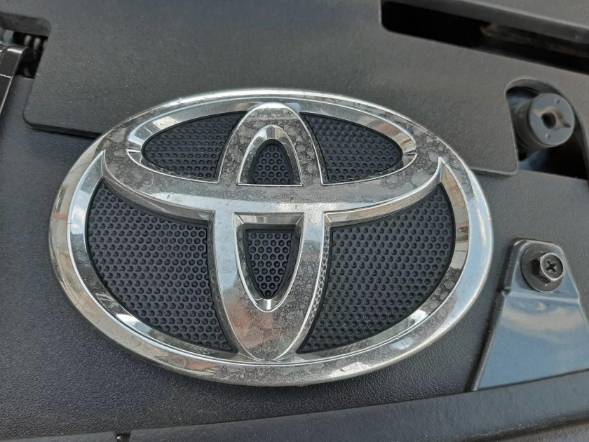 Антихром эмблема Тойота