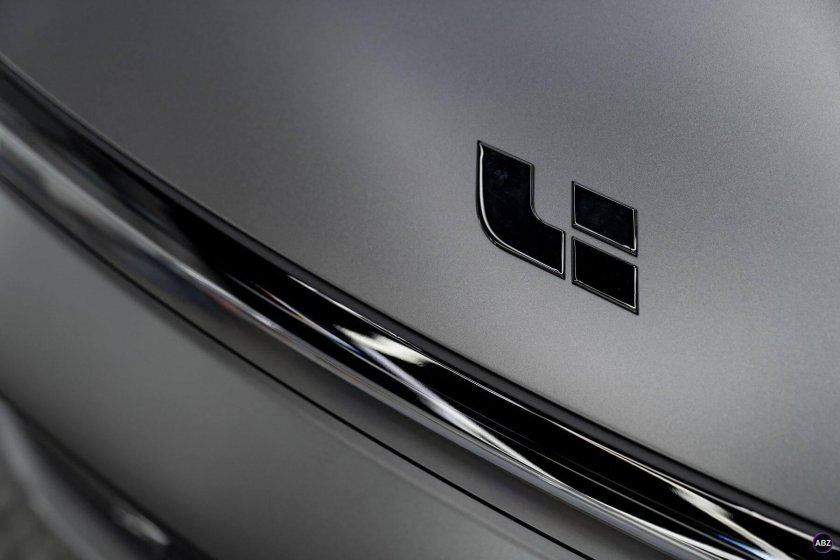 Автомобиль lixiang