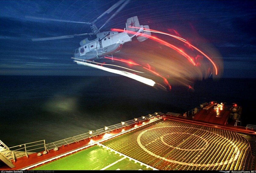 Вертолет на корабле