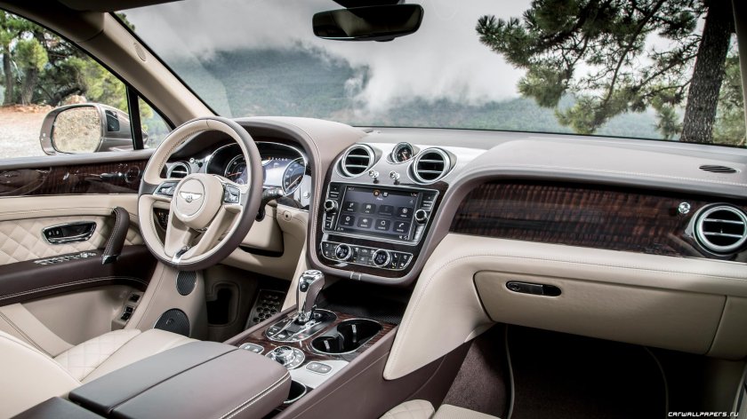 Бентли Бентайга 2022 салон