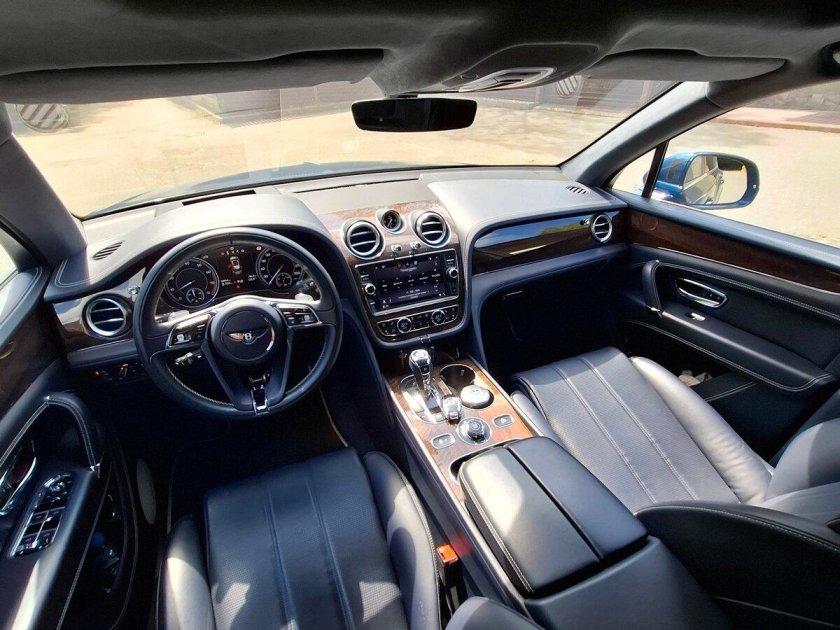 Bentley bentayga 2019 салон