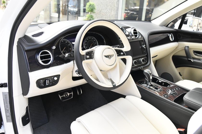 Bentley Bentayga 2019 салон