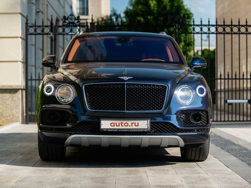 Машина bentley bentayga