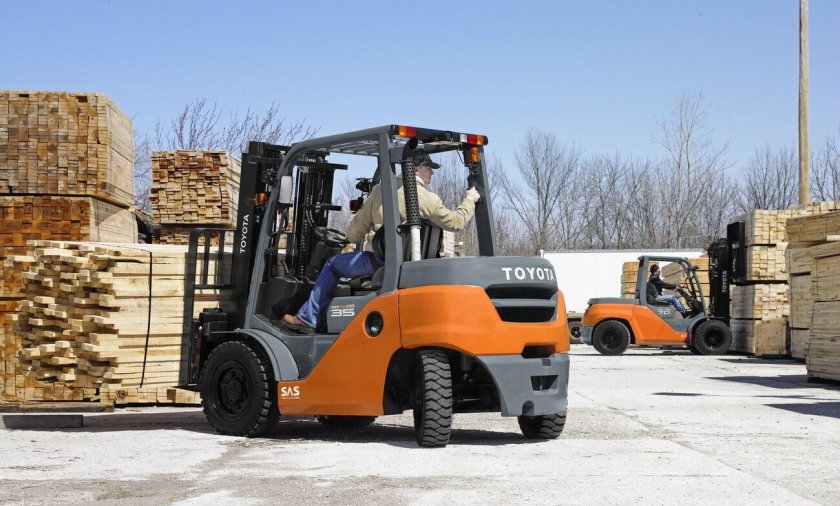 Вилочный погрузчик Toyota