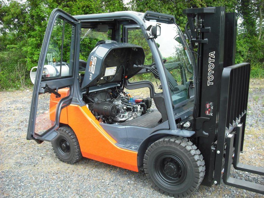 Вилочный погрузчик Митсубиси fd25