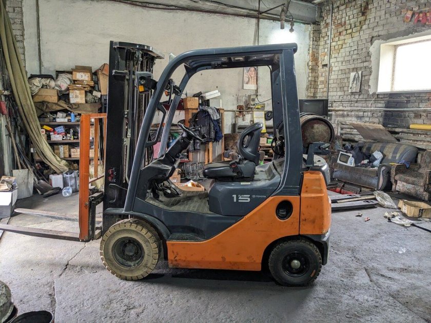 Вилочный автопогрузчик тойота 7fd15