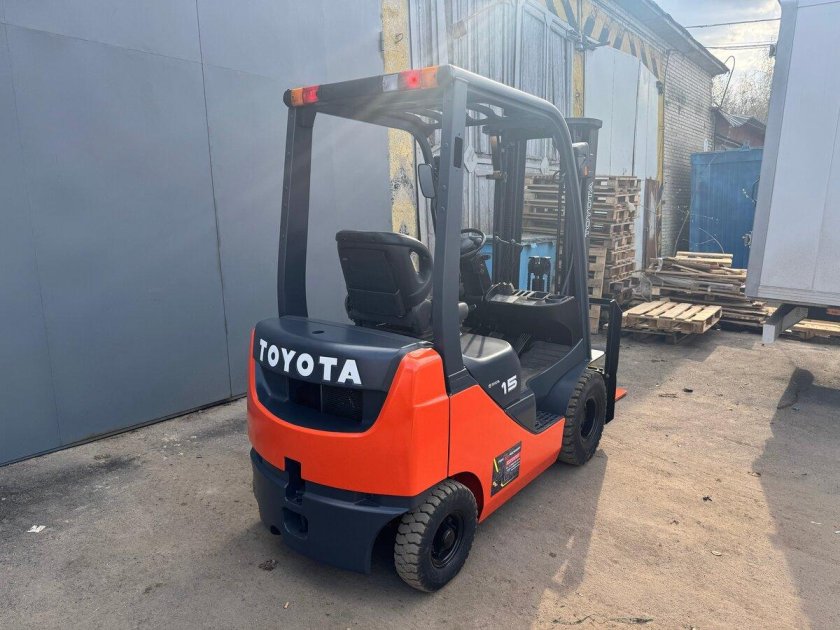 Вилочный погрузчик тойота 3 тонны