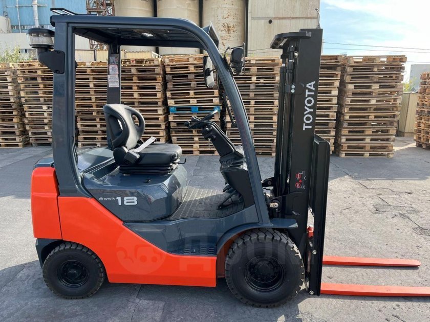 Вилочный погрузчик toyota