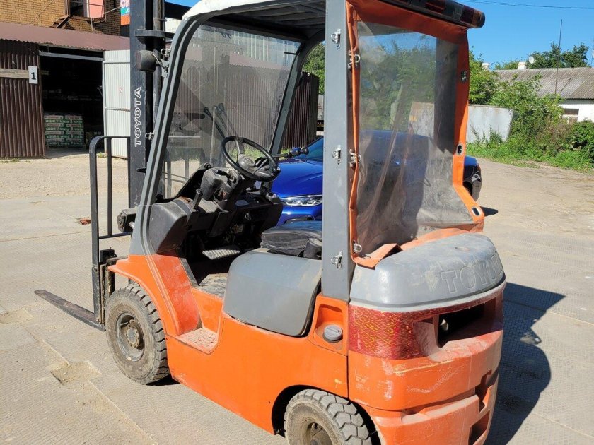 Вилочный погрузчик тойота 3 тонны