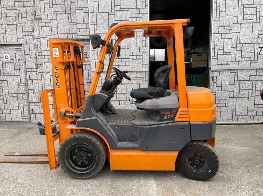 Погрузчик дизельный 3т тойота