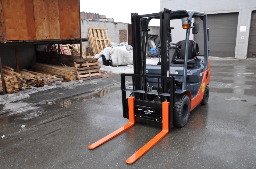 Тойота погрузчик вилочный 1.5т