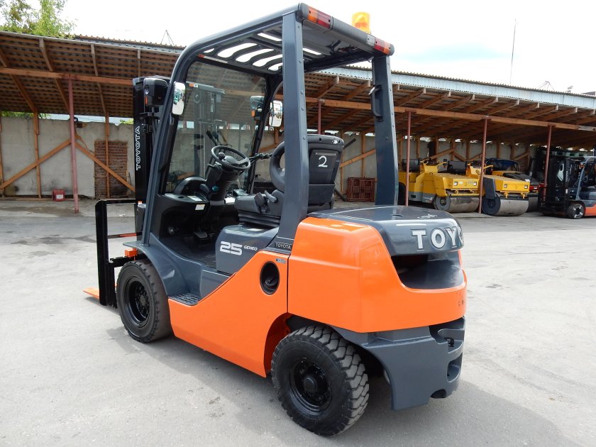 Погрузчик Тойота 8fd25