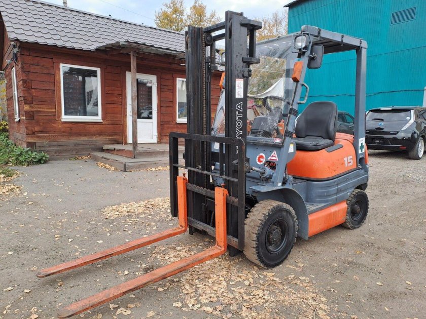 Вилочный погрузчик toyota 6fd15