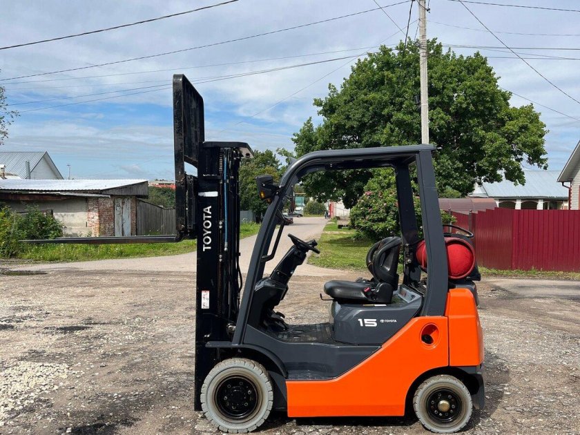 Вилочный погрузчик