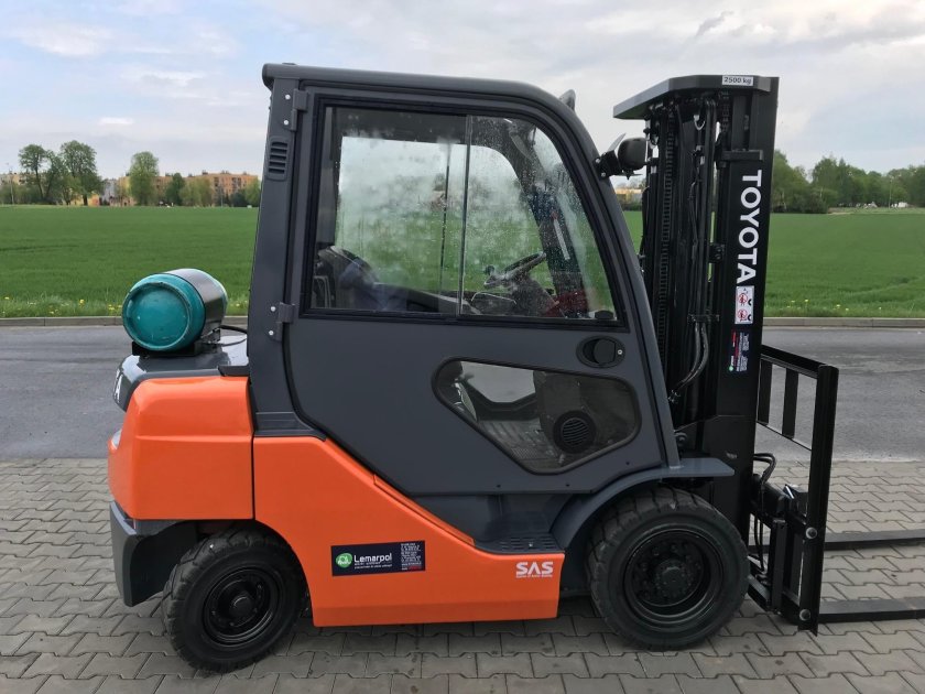 Погрузчик вилочный 1.5 тонн Тойота