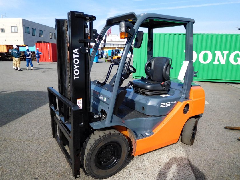 Вилочный погрузчик Toyota 1fg15