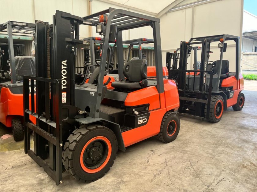 Вилочный погрузчик toyota