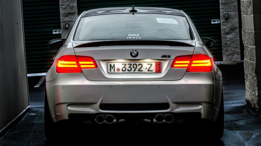 БМВ м5 сзади