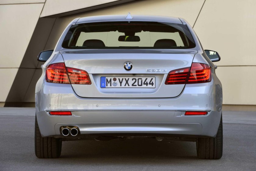 BMW 5 f10 зад