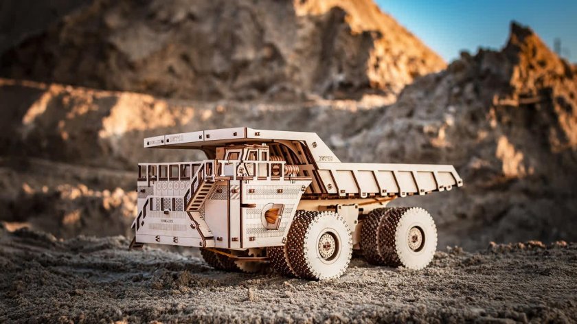 Карьерный самосвал БЕЛАЗ-75710