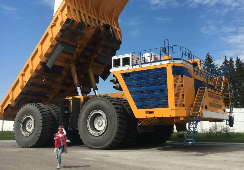 Карьерный самосвал БЕЛАЗ-75710
