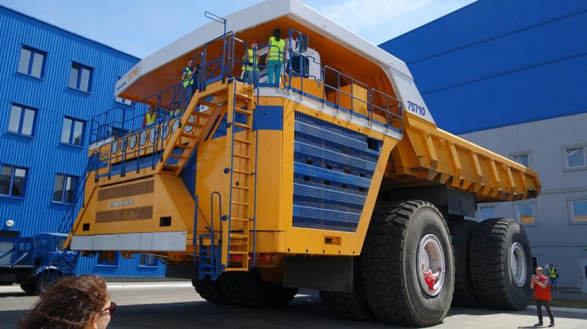 Грузовик БЕЛАЗ 75710