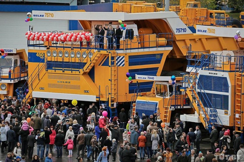 Грузовик БЕЛАЗ 75710