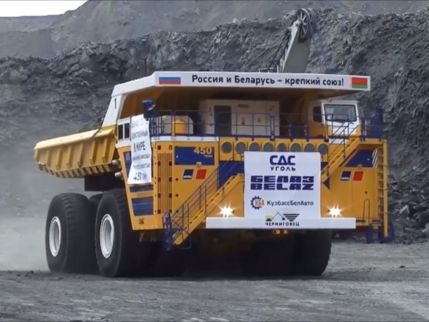 Карьерный самосвал белаз 75710
