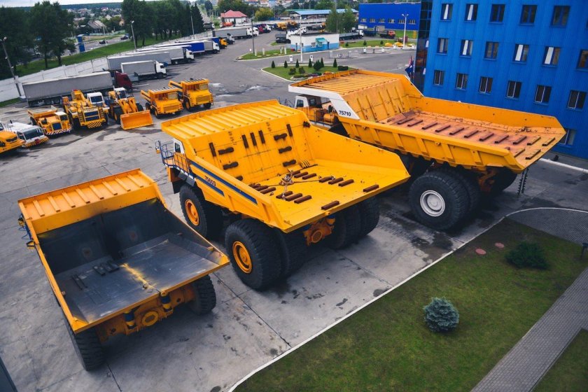 БЕЛАЗ-75710 самосвал