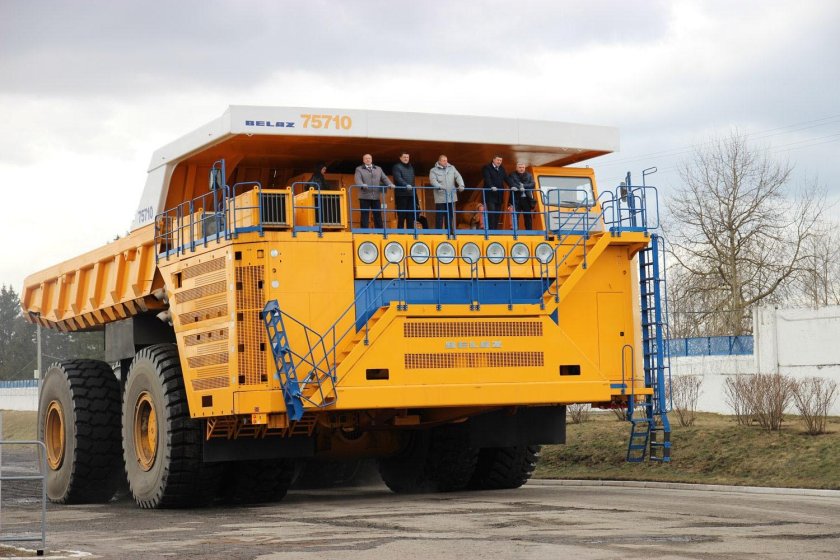 Карьерный самосвал БЕЛАЗ-75710