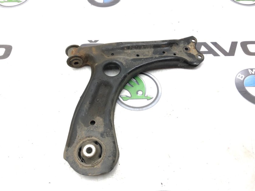 Рычаг передний правый skoda