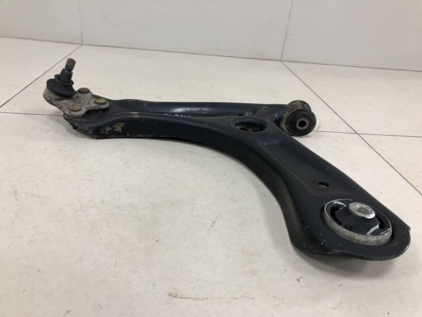 Рычаг передней подвески Шкода Рапид