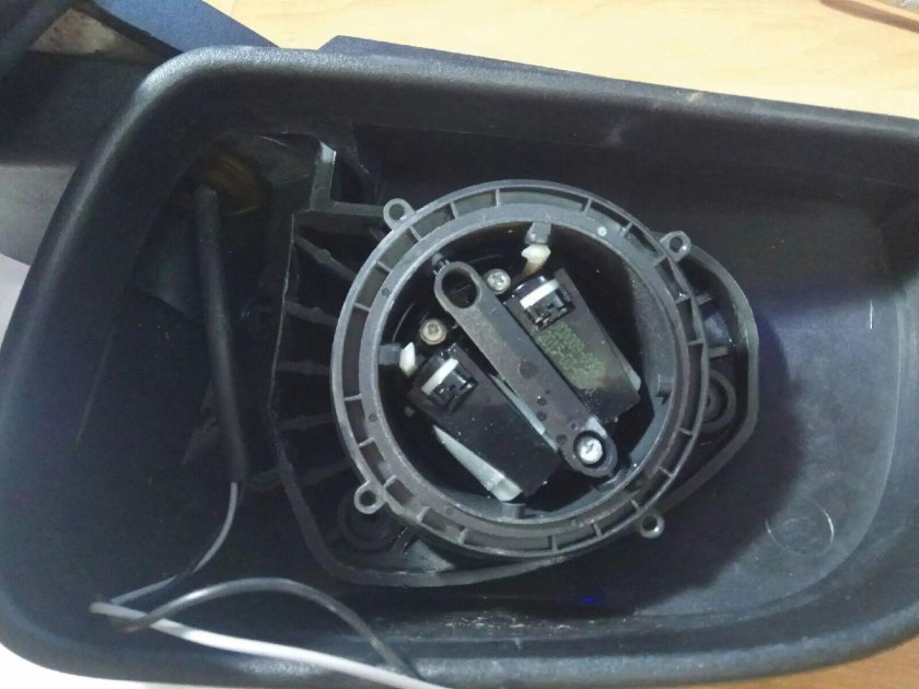 Моторчик электропривод зеркала для Лада Приора