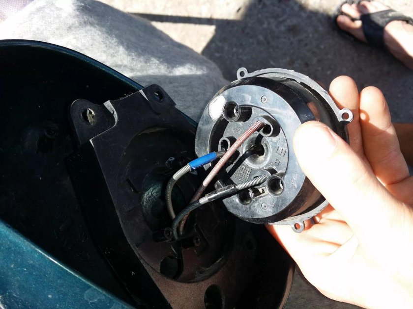 Механизм регулировки зеркала Приора 1