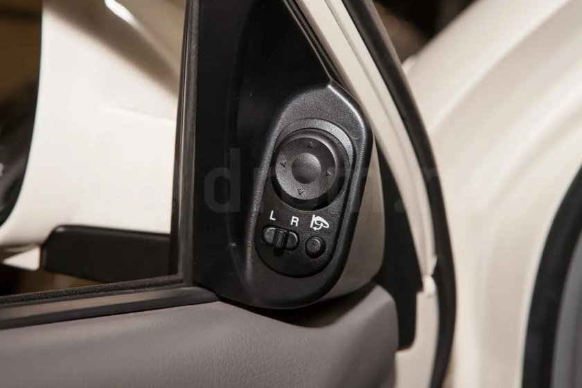 БМВ Х 2 электропривод боковых зеркал кнопка