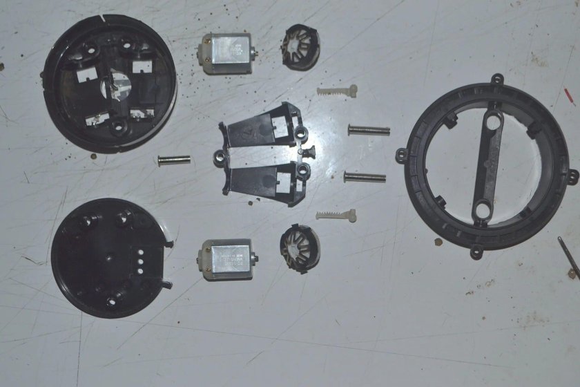 Крепление салонного зеркала Пассат б3