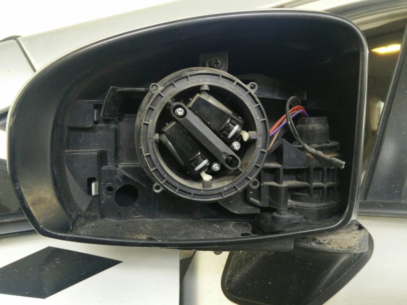 Моторчик зеркало Toyota rav4
