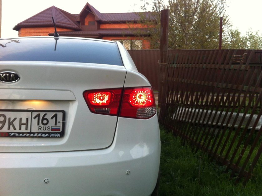 Kia Cerato 2 сзади
