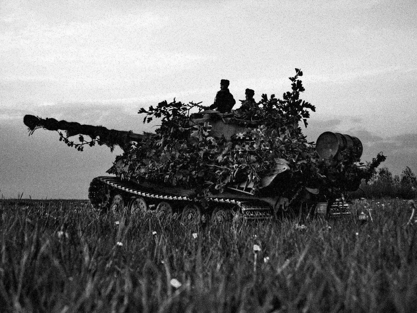 Замаскированный танк