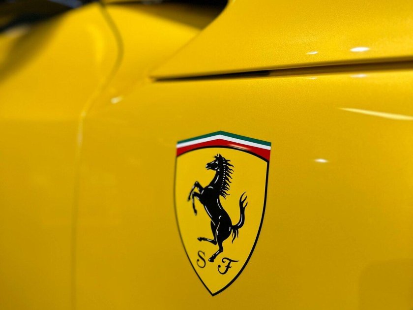 Эмблема феррари