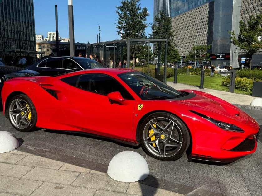 Феррари f8 tributo 2021