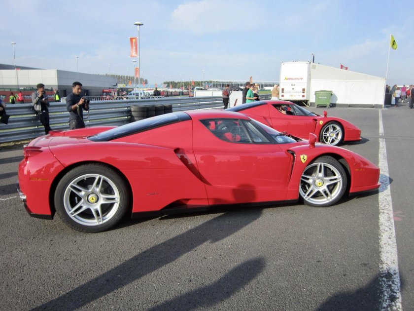 Феррари Энзо 2020