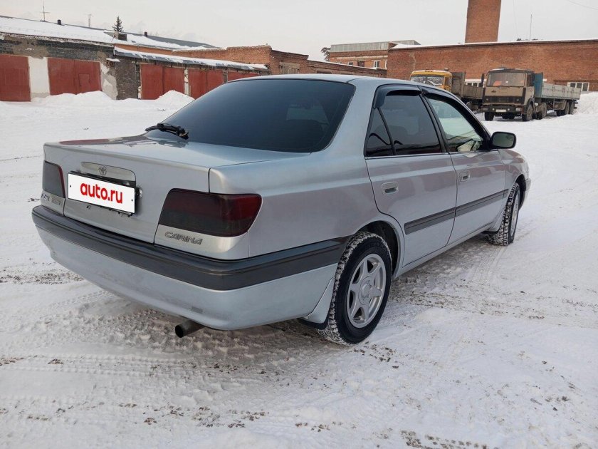 Серая тойота