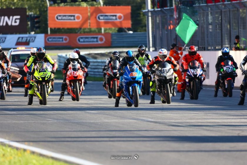 Гонки мотоцикл