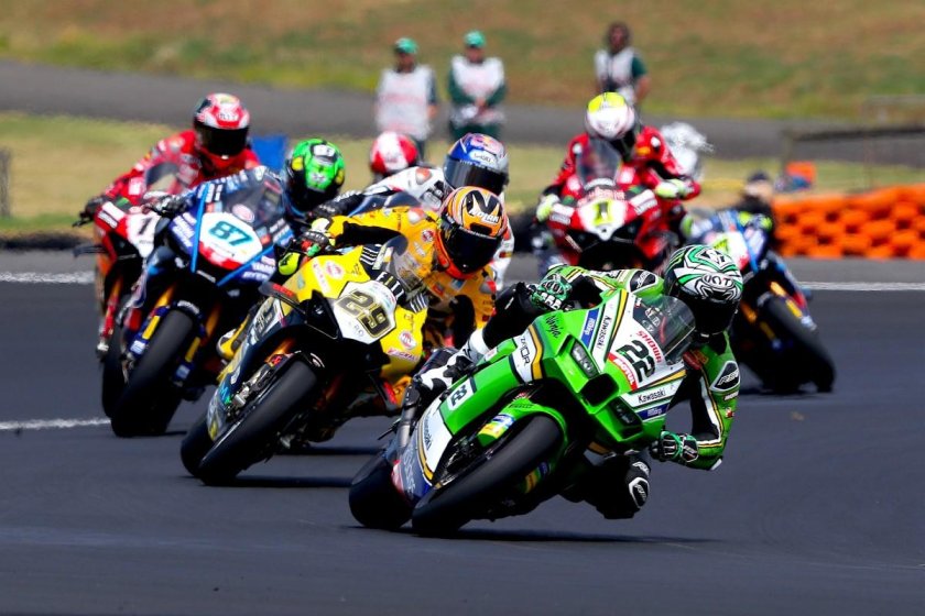 Гонки мотоцикл