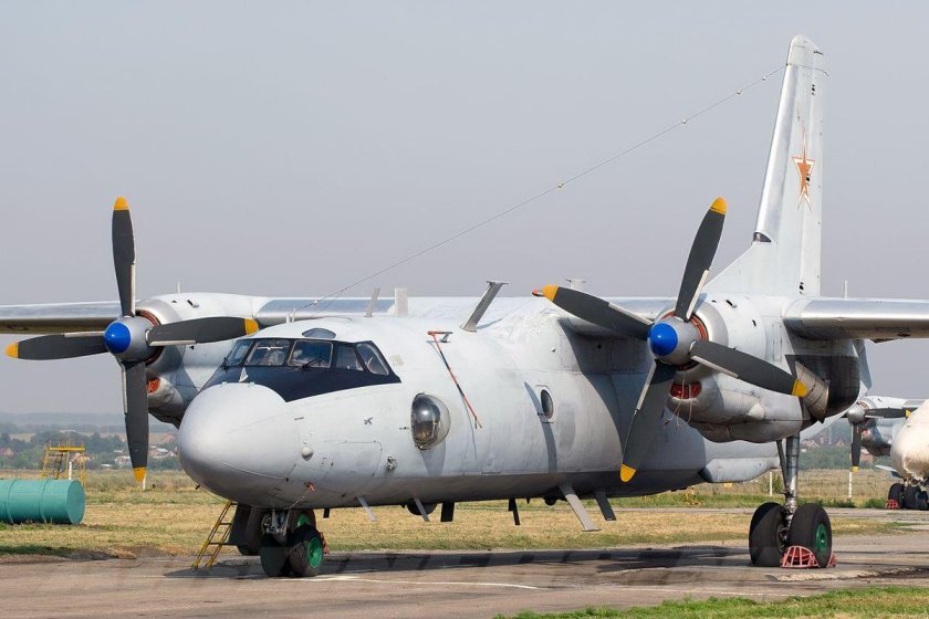 АН-26 военно-транспортный самолёт