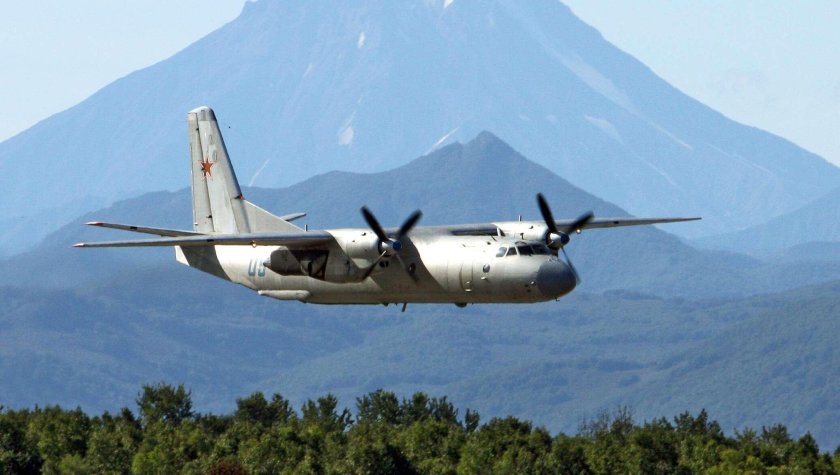 АН-26 военно-транспортный самолёт