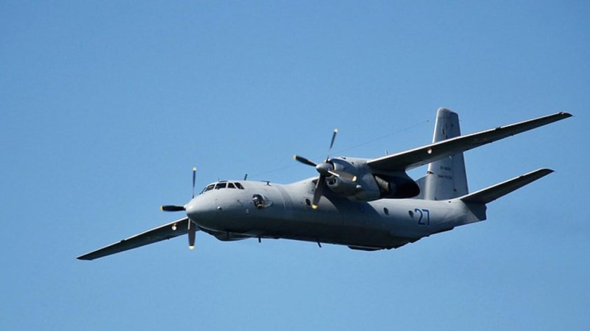 АН-26 транспортный самолёт