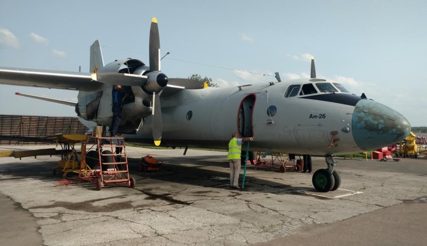 АН-26 военно-транспортный самолёт